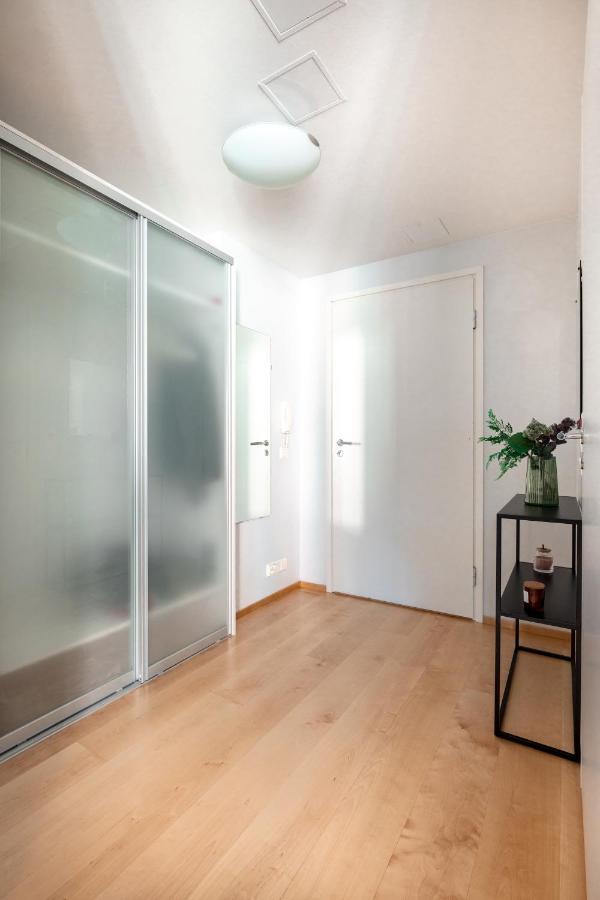 2Ndhomes Stylish 1Br Home With Balcony And Sauna In Kamppi Center Helsingfors Exteriör bild